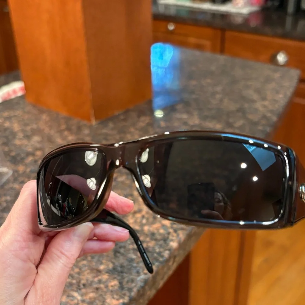 Gucci Women's Rectangular Sunglasses in Dark Brown/Black
